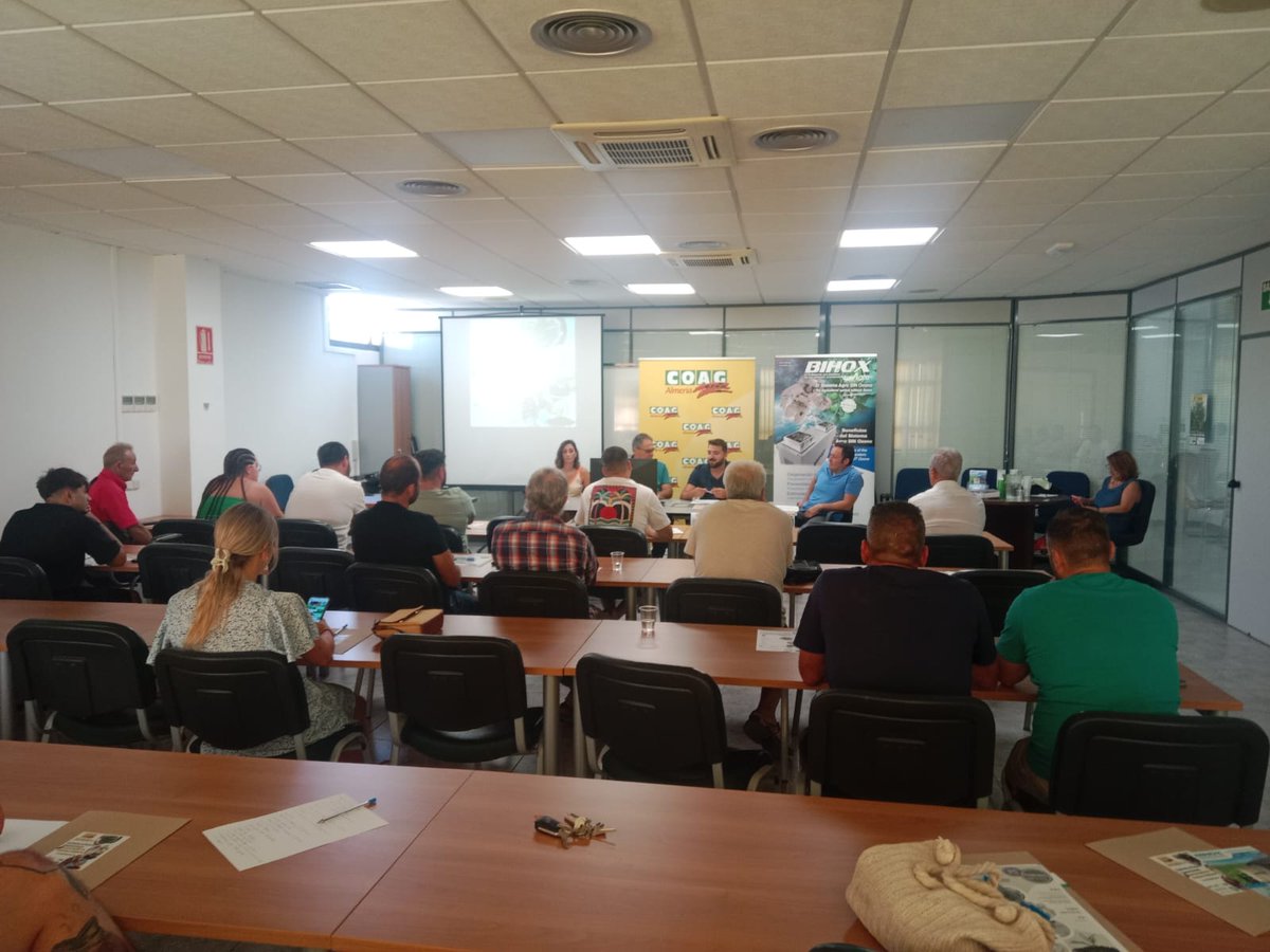 🌱 Muy interesante👉 Mesa de Experiencias ⤵️ tres joven@s incorporados en  2022 analizan las #barreras a la #incorporacion 👩‍🌾🧑‍🌾 estudian #oportunidades y #opciones #modeloalmeria #relevogeneracional acional #jovenes 
@edulpezz @clara89toor @coag_almeria @juventudesagrarias