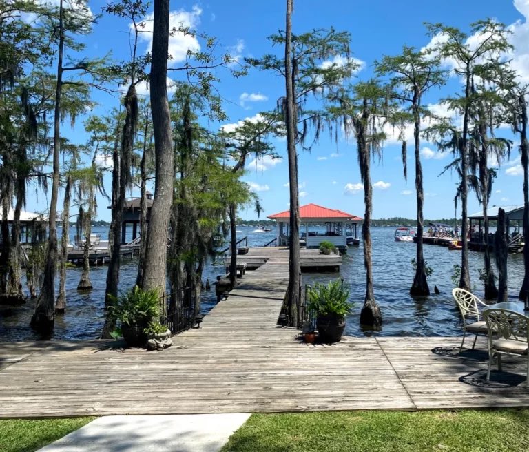 RealKateMelvin's tweet image. Good morning, y&apos;all! Happy Thursday. It looks like day drinking and podcasting are in my future, lol. Love ya! 🥰🇺🇸