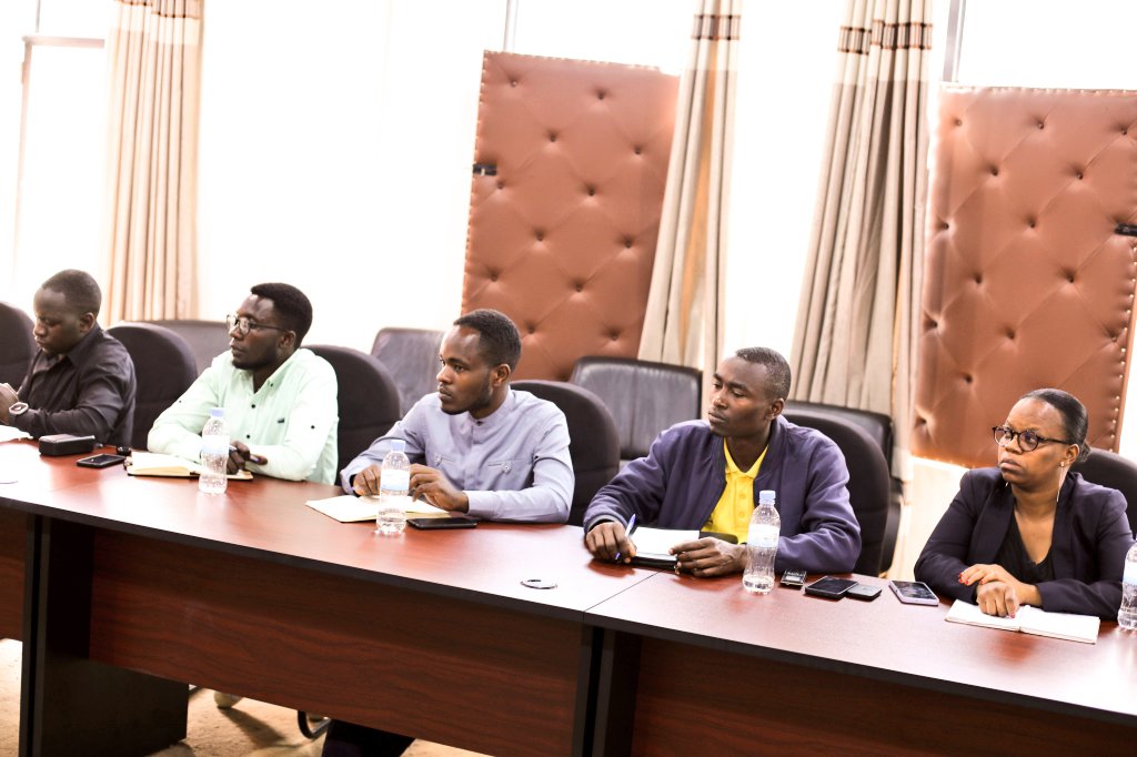 Uyu munsi urubyiruko ruhagarariye urundi <a href="/GakenkeDistrict/">Gakenke District</a> bagejejweho ibyashyizwe mu iganamigambi ry’akarere 2025-2026 biturutse ku byifuzo bari batanze babifashijwemo na <a href="/cladho_rw/">CLADHO</a> , ibitarashyizwemo n’impamvu bitashyizwemo. <a href="/muka_vestine/">Vestine Mukandayisenga</a> <a href="/gahundemaurice/">Maurice Mugabowagahunde</a> <a href="/RwandaYouthVol1/">Rwanda Youth Volunteers</a>