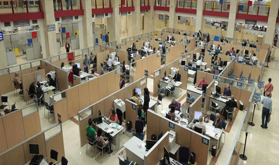 CSIFnacional's tweet image. 📉 La temporalidad en las administraciones se mantiene en el 28%: exigimos acabar con la tasa de reposición y establecer sanciones a los gestores que abusen de la temporalidad.
❌ La situación laboral empeora en verano en algunos sectores: la Sanidad destruyó 18.800 empleos en…