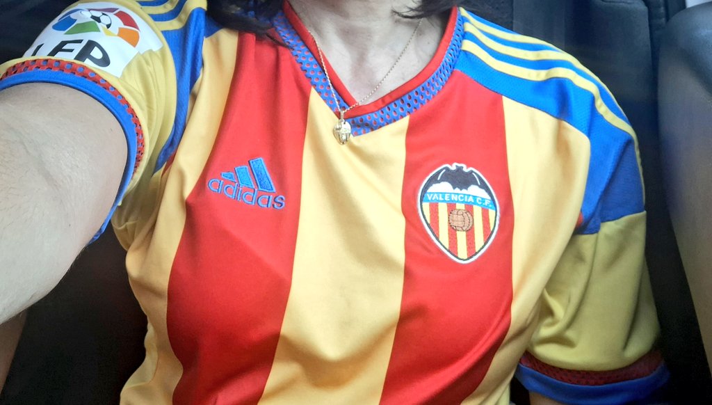 La senyera que llevo yo hoy le pega mil vueltas a la de esta temporada. 🦇