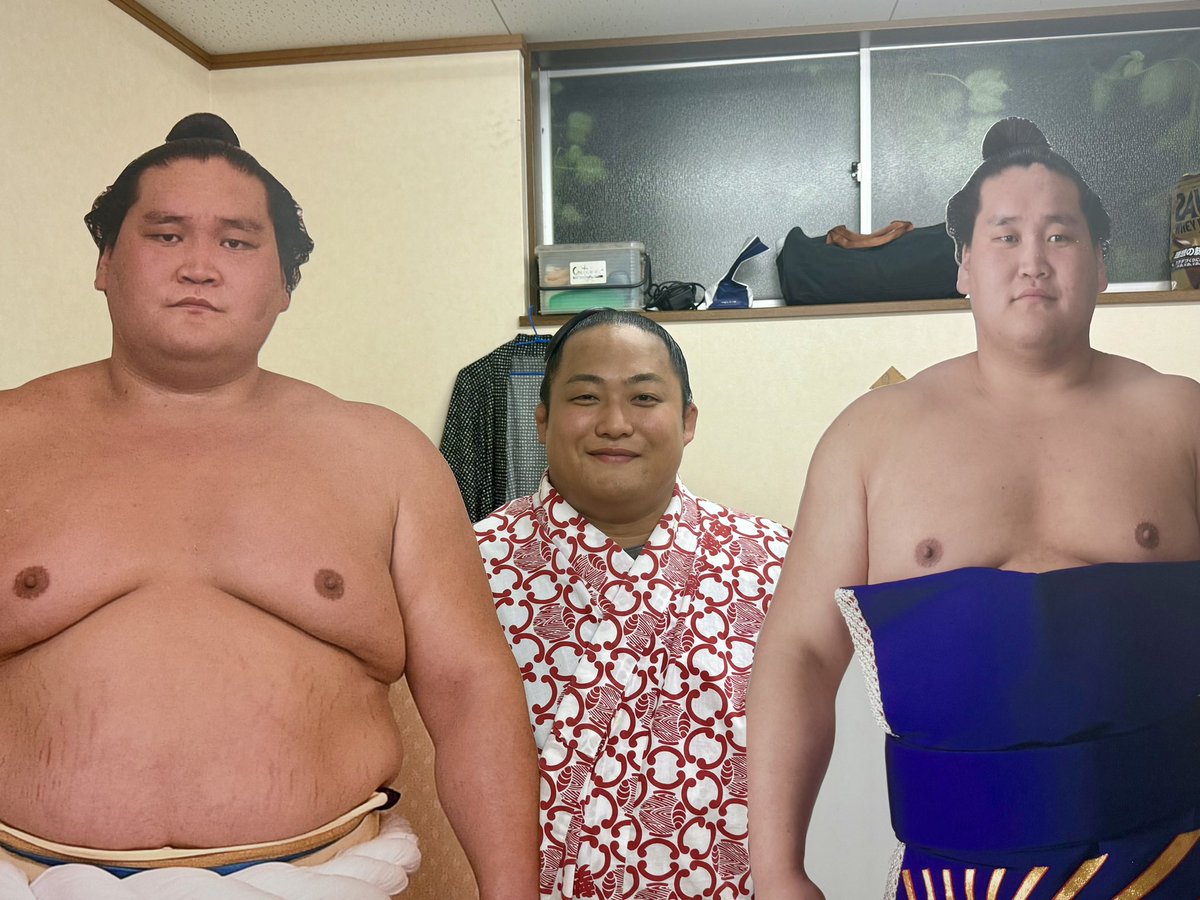 isegahama_beya_'s tweet image. 幕内 #翠富士 関が本日、勝ち越しを決めました!
写真が恥ずかしいとのことで、師匠の等身大パネルと一緒に📸
#伊勢ヶ濱部屋 #isegahama