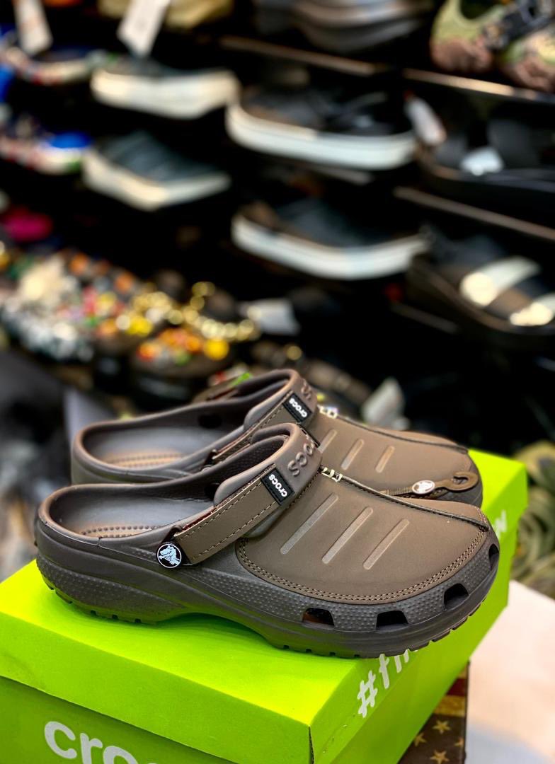 Naheematullah22's tweet image. Classic Leather Yukoon Crocs๐๐๏ธ
Available in sizes 40-45
26,000 naira
Comes boxed
Please help repost