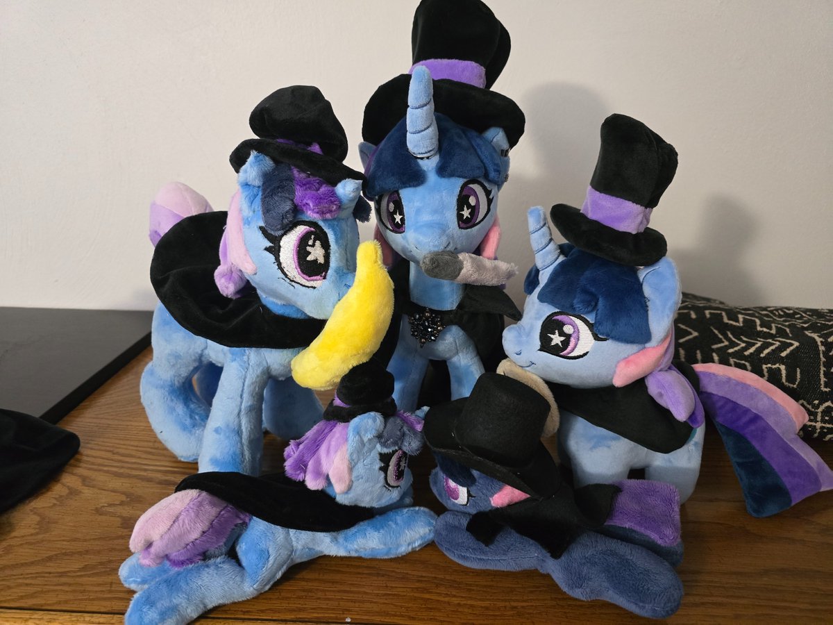 ChrysalisIsCute's tweet photo. Beginning the long journey to Trotcon....

I shall be back on the art grind when I return.

#trotcon #mlp https://t.co/VZNejYCEGg