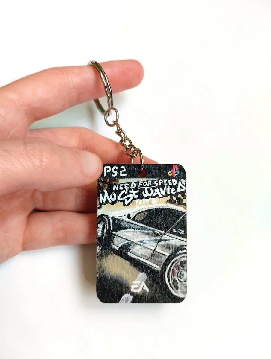 Almudena_RF's tweet image. Y ya está listo y a la venta este nuevo llavero. De madera y pintado a mano con acrílico, representando la portada del videojuego Need for Speed Most Wanted, mi juego favorito de PS2.
Disponible por 10€ + 2'50 de envío.
Compras por mensaje privado 📩.