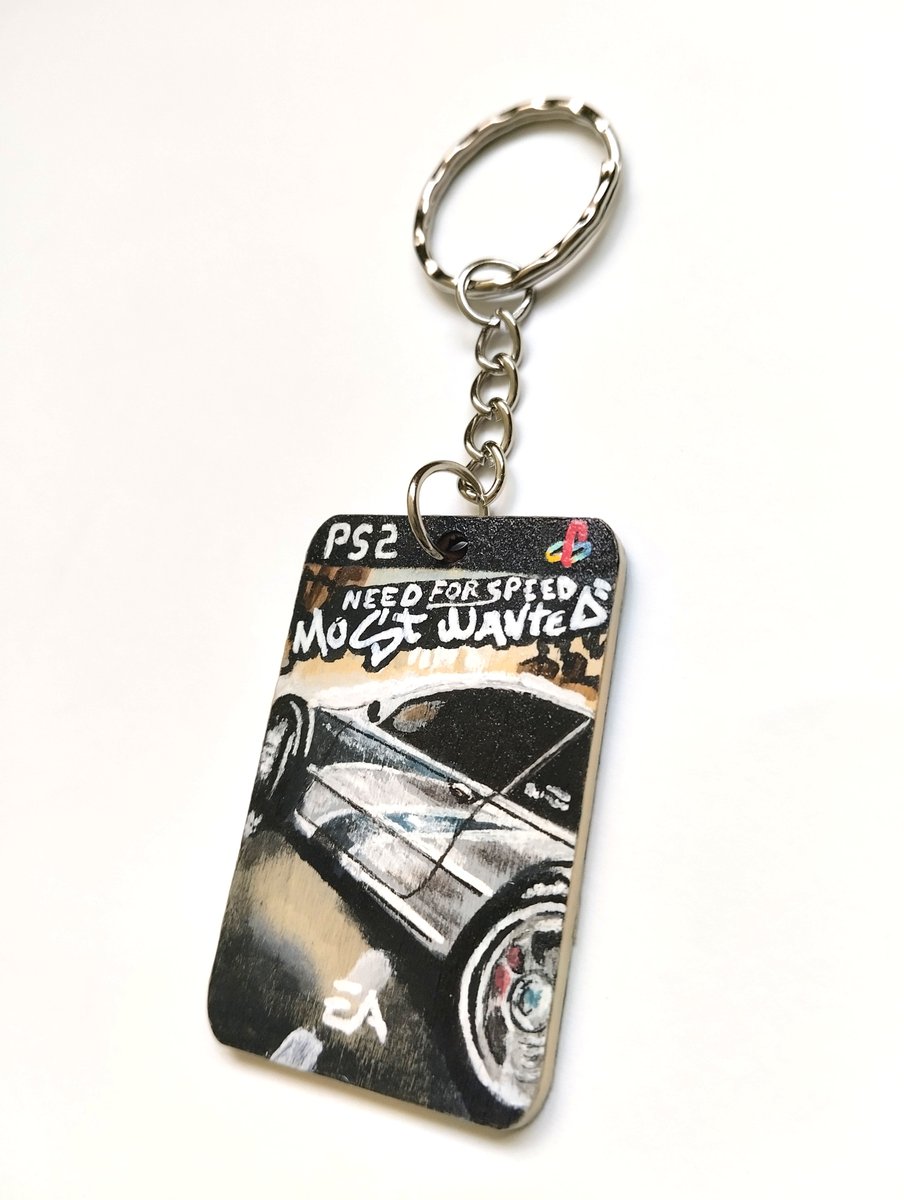 Almudena_RF's tweet image. Y ya está listo y a la venta este nuevo llavero. De madera y pintado a mano con acrílico, representando la portada del videojuego Need for Speed Most Wanted, mi juego favorito de PS2.
Disponible por 10€ + 2'50 de envío.
Compras por mensaje privado 📩.