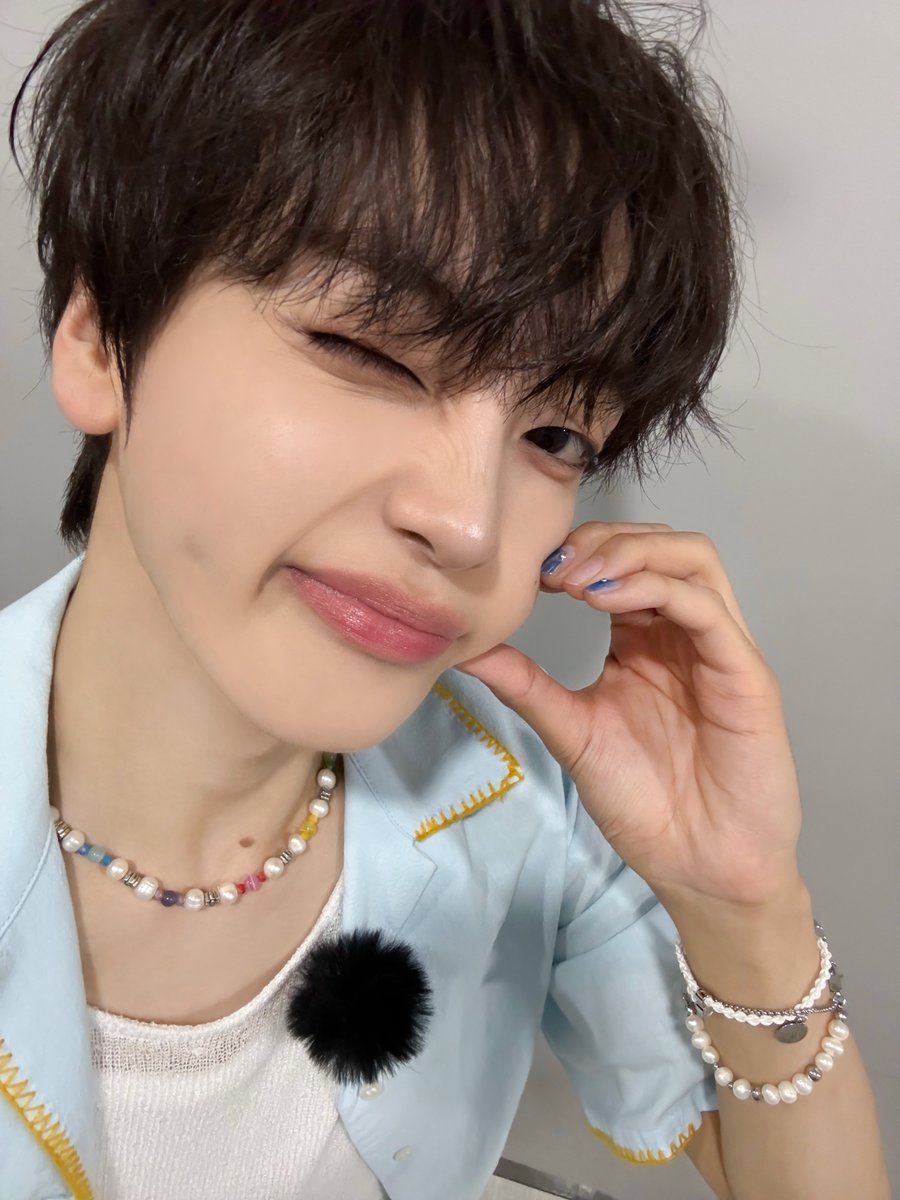 [📸] 250725
MBC M #주간아이돌
⠀
#CRAVITY #크래비티
#형준 #HYEONGJUN
#DaretoCrave
#SETNETG0?! #SETNETGO #셋넷고