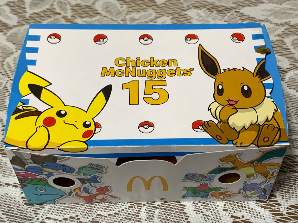 KAZTENDO2's tweet image. コメダ珈琲のコラボメニューでは「カビゴンのサルサチキンカツパン」「ヤドンのいちごチョコシロノワール」を食べました。注文で全7種のチャームが貰え、ホゲータとデデンネでした。また、昨日からスタートしたマクドナルドのチキンマックナゲットポケモンオリジナルパッケージもいただきました