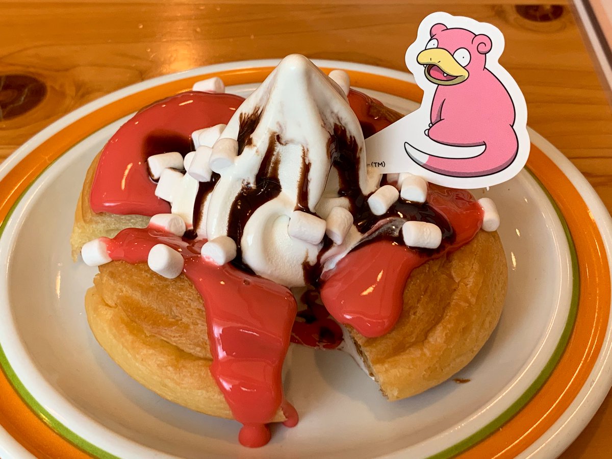 KAZTENDO2's tweet image. コメダ珈琲のコラボメニューでは「カビゴンのサルサチキンカツパン」「ヤドンのいちごチョコシロノワール」を食べました。注文で全7種のチャームが貰え、ホゲータとデデンネでした。また、昨日からスタートしたマクドナルドのチキンマックナゲットポケモンオリジナルパッケージもいただきました