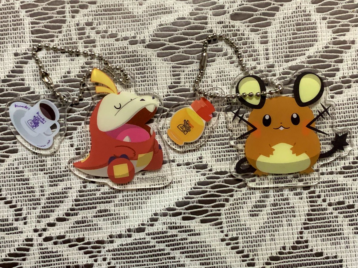 KAZTENDO2's tweet image. コメダ珈琲のコラボメニューでは「カビゴンのサルサチキンカツパン」「ヤドンのいちごチョコシロノワール」を食べました。注文で全7種のチャームが貰え、ホゲータとデデンネでした。また、昨日からスタートしたマクドナルドのチキンマックナゲットポケモンオリジナルパッケージもいただきました