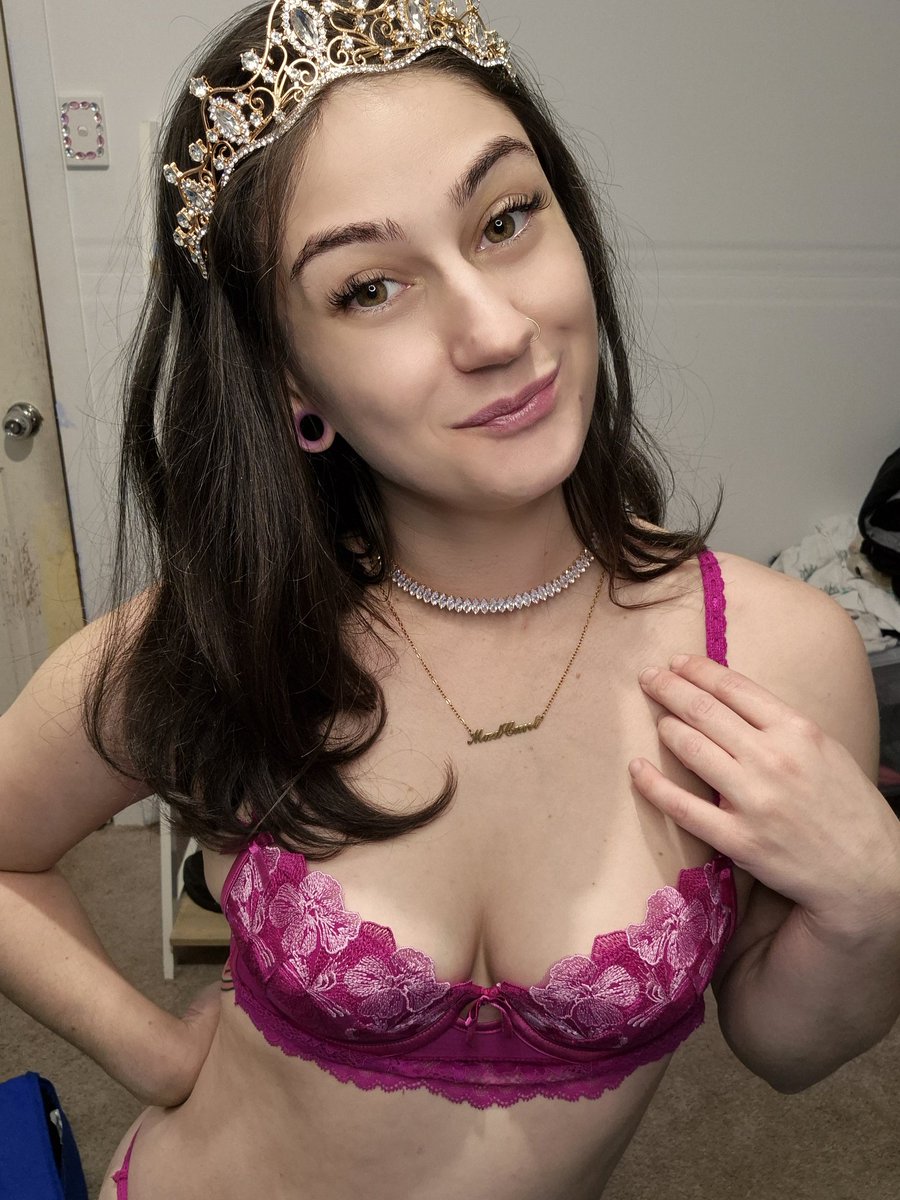 bennytherobot's tweet photo. @ChronicHotties @HotAussieGirls  @OnlyFans Come find me on OF! https://t.co/8fYXsMsfpb
#aussiebarbie #nsfwtwt #stonerchicks https://t.co/BkhgWtuKvs