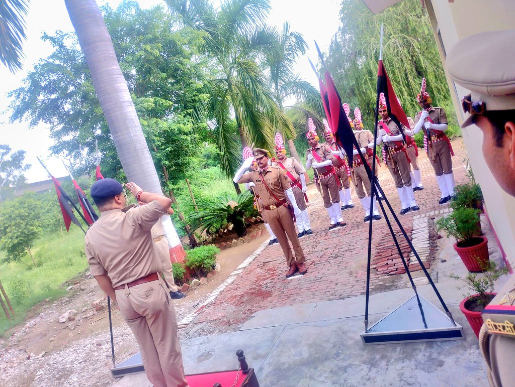 ‼️केंद्रीय प्रतिनियुक्ति पर बीएसएफ में तैनाती पाने वाले उम्दा आईपीएस ऑफिसर स्वप्निल ममगई आज डीआईजी पीएसी परिक्षेत्र मेरठ से कार्यभार छोड़ हुए रिलीव,सिग्नेचर बिल्डिंग द्वारा 24 तारीख रिलीविंग डेट कर रखी थी इस आईपीएस ऑफिसर के लिए नियत,आईपीएस स्वप्निल ममगई द्वारा आज उत्तर प्रदेश से