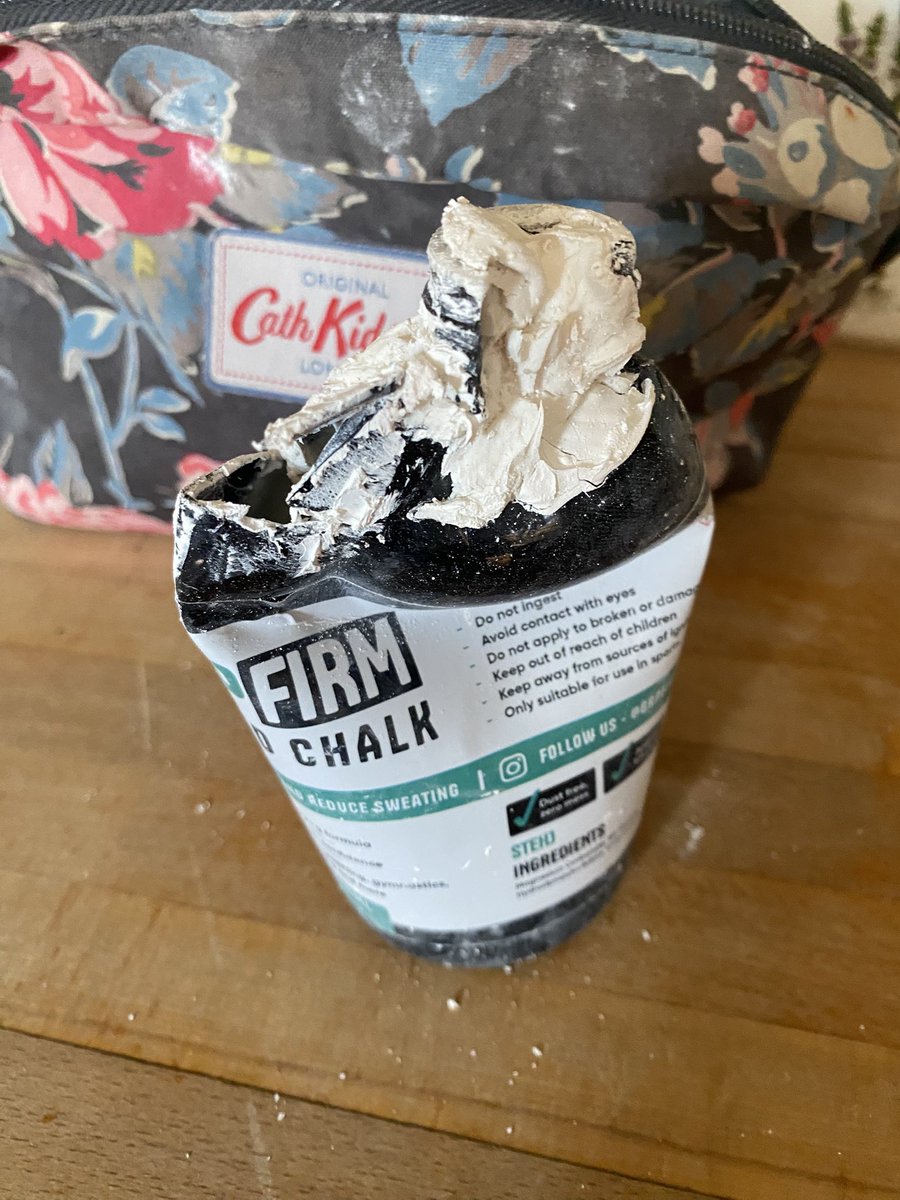 So during my session today, the bar and my liquid chalk had a fight. Guess who won 🙆‍♀️ 🏋️‍♀️💪
<a href="/StrengthEwa/">StrengthEwa</a> <a href="/Thora_Strong1/">Thora | Fit Over 40</a>