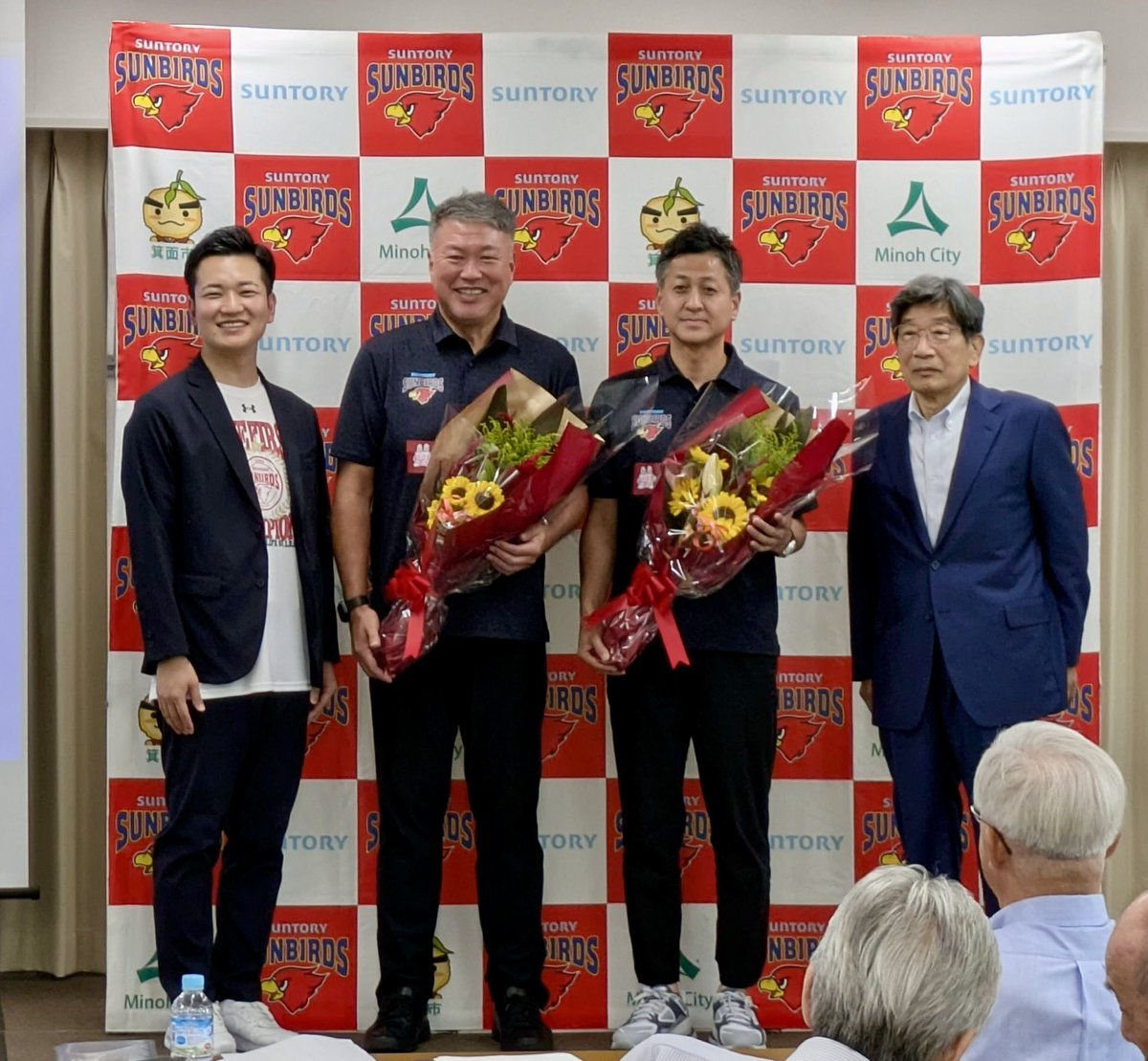 haradaryo_net's tweet image. 二日連続 #サントリーサンバーズ大阪 DAY。サントリーサンバーズ大阪さんや箕面警察さんによる子供たちに向けた交通安全キャンペーンおよびバレー教室、サントリーサンバーズ大阪の箕面後援会総会に出席させていただきました。…