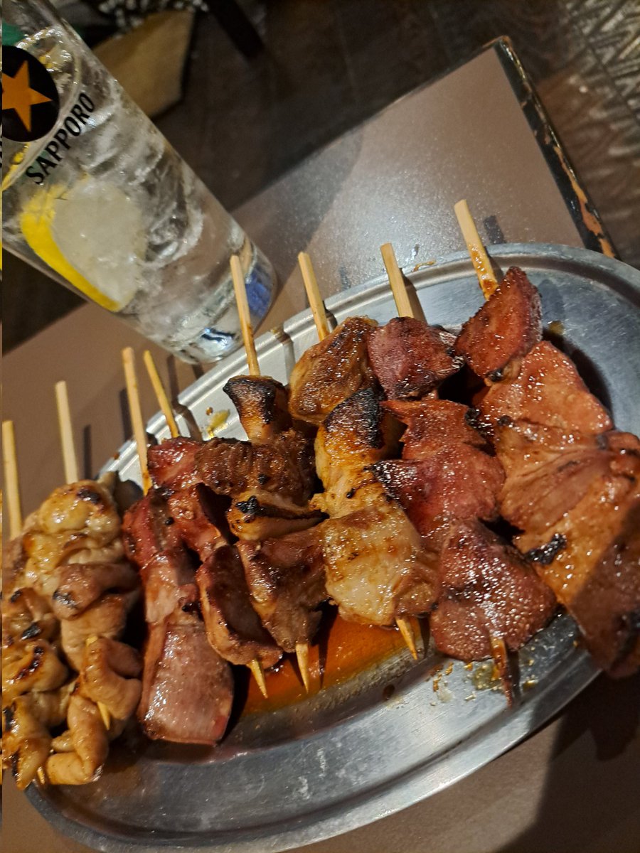 yakiton_hunter's tweet image. お疲れ様です。
フォロワーさんに勧められこちらの店へ
2階の座敷で串盛りで乾杯🍻
安くて旨い千ベロでした。
#いせや本店 #吉祥寺