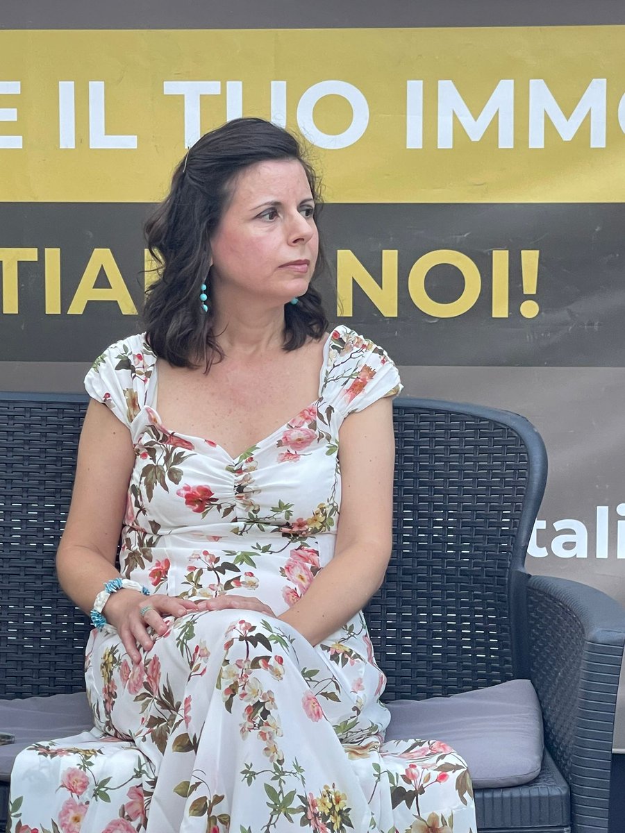 avi_alice's tweet photo. Ieri la presentazione del mio romanzo "La scelta" (#Schena editore) al #CineVillageRomaVillaLazzaroni con il prof. Mario #Morcellini. Magnifica serata. https://t.co/D3AaRZV5Cs