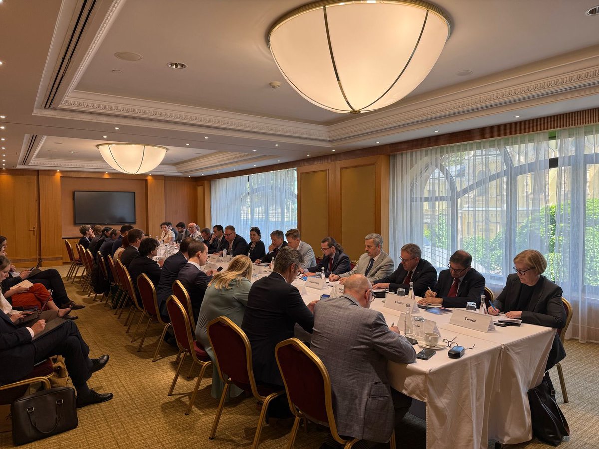 taraskachka's tweet image. 🇺🇦🤝🇪🇺 Productive meeting with EU Ambassadors chaired by @kmathernova. Reaffirmed gov commitment to continue and accelerate Ukraine’s EU integration, building on ongoing initiatives and enhancing institutional coordination where possible.
Also briefed on the launch of…