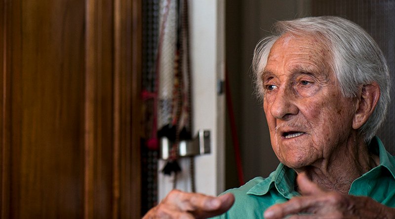 Ha fallecido uno de los nuestros. Un referente. Uno que luchó, puso el cuerpo y llevaba un mundo nuevo en su corazón.

Que la tierra te sea leve, compañero 

Octavio Alberola 1928-2025