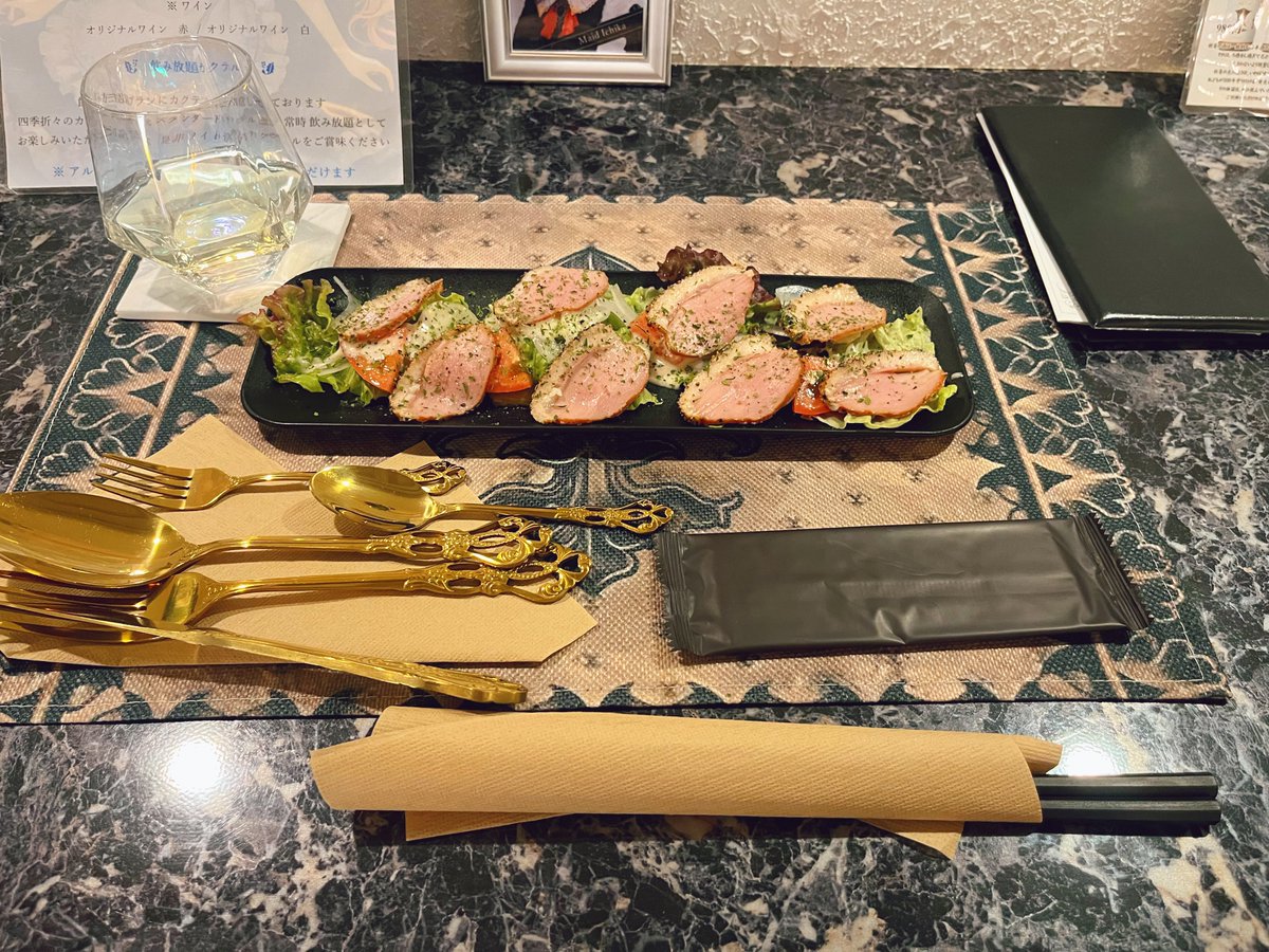 lilyriiri's tweet image. 前から行ってみたかった名古屋のメイドカフェLa'cryma Christiに来れた!めちゃ広い!アヤメ店長にも会えた☺️ 過去に大須界隈で会ったときとか友達の友達の話したりとかロリィタ界隈の話とか名古屋メイド界隈狭すぎて面白いね😇
ロリィタ好き店長は信用できますね
#ラクリマクリスティー