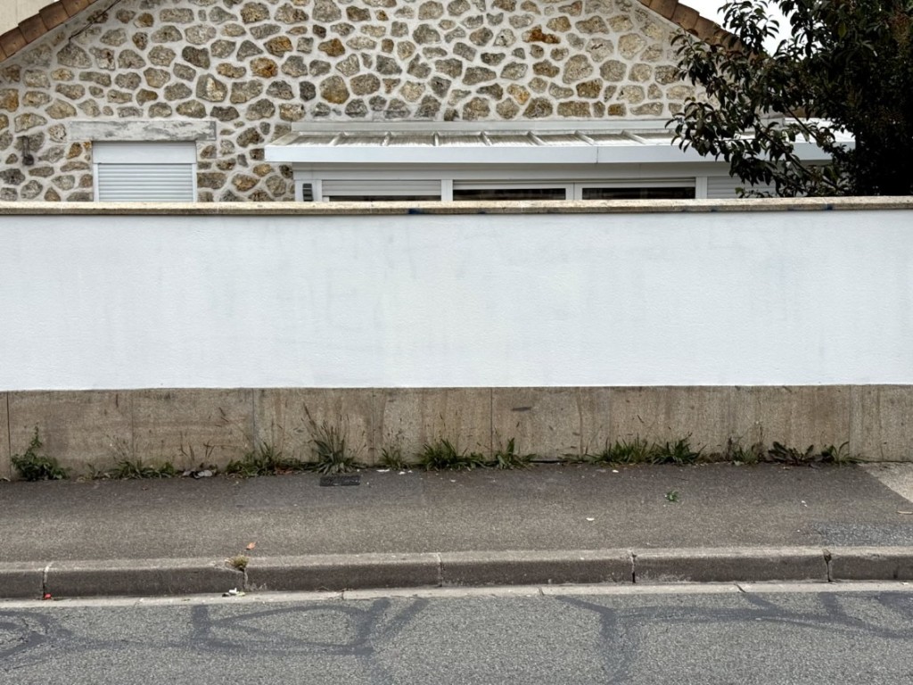 LDJuive's tweet image. Trappes : un tag anti-israélien enfin effacé quatre mois après son apparition liguedefensejuive.com/trappes-un-tag…