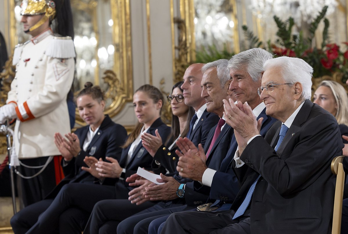 Tv2000.it (@tv2000it) on Twitter photo #NEWS - ⚽️🇮🇹 #Mattarella riceve le azzurre della #Nazionale  di #calcio femminile, reduci dall'#Europeo: 'Il vostro trofeo lo avete vinto'. 
#Girelli, capocannoniere dell'#Italia, in lacrime al #Quirinale: 'Sappiamo cadere senza spezzarci. 'Meritiamo rispetto e visibilità'
testo #NEWS - ⚽️🇮🇹 #Mattarella riceve le azzurre della #Nazionale  di #calcio femminile, reduci dall'#Europeo: 'Il vostro trofeo lo avete vinto'. 
#Girelli, capocannoniere dell'#Italia, in lacrime al #Quirinale: 'Sappiamo cadere senza spezzarci. 'Meritiamo rispetto e visibilità'
testo