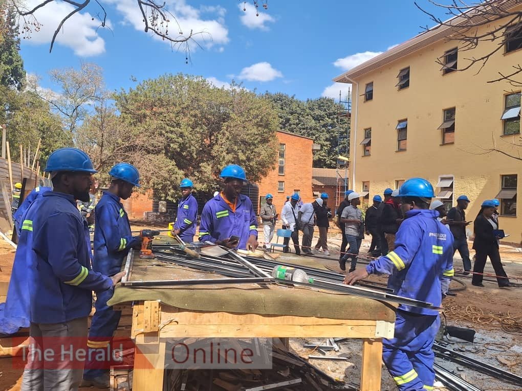 HeraldZimbabwe's tweet photo. Renovation works at Parirenyatwa Group of Hospitals' nurses' residence are now 70 percent complete, with the installation of a 120kw solar system and drilling of eight boreholes already complete. At Mbuya Nehanda Maternity Hospital, demolition work is at 90 percent, and renovation work is now at 15 percent. #ZimpapersEcho 
📸: Memory Mangombe