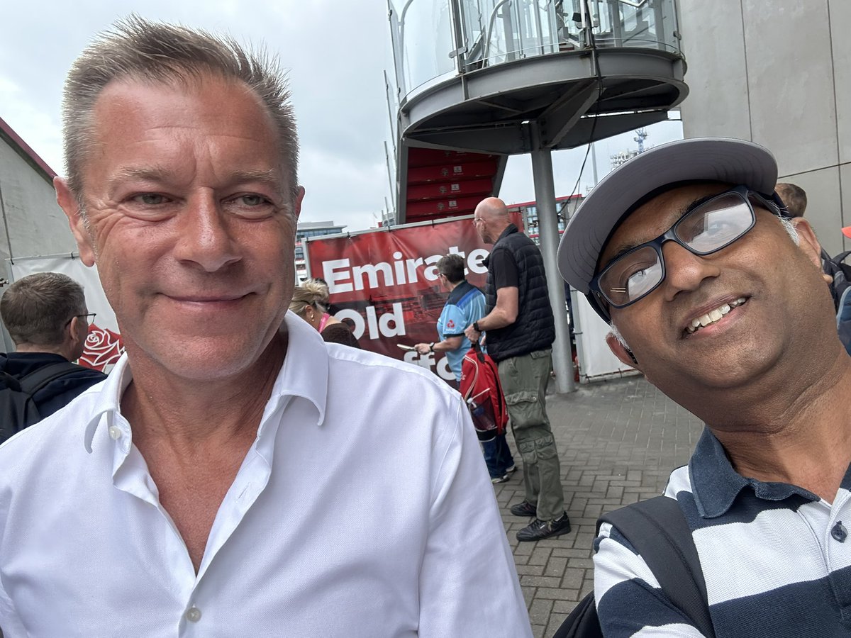 Thanks for the selfie, Wardy. <a href="/WardyShorts/">Ian Ward</a> 

#ENGvIND
