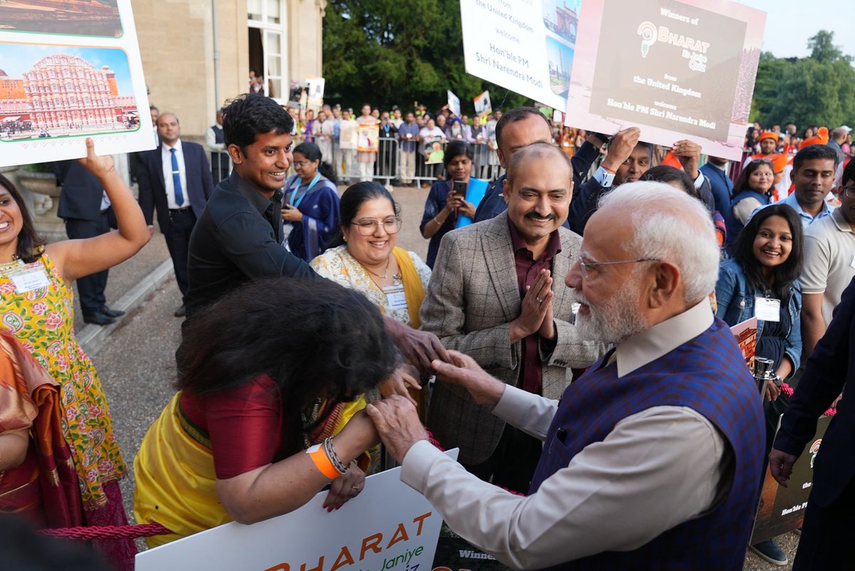 changu311's tweet image. This is my moment of my life which will be treasured forever. @narendramodi ji thank you. @HCI_London thank you.
@vipul2777 @suryabanshibjp @RDXThinksThat
