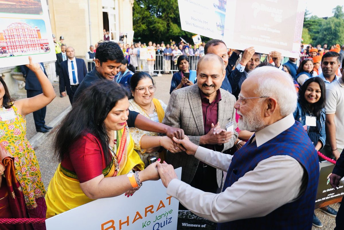 changu311's tweet image. This is my moment of my life which will be treasured forever. @narendramodi ji thank you. @HCI_London thank you.
@vipul2777 @suryabanshibjp @RDXThinksThat