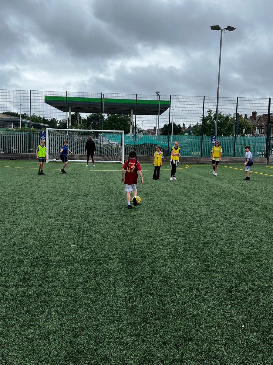 MWSports1's tweet image. Over the past few days has seen a superb start to our Summer multi-sports camp for all our young people.  Some fantastic feedback already ! Big shout out to our coaches -  James, Jay and Lennon 👊🏻⚽️🎾🏀🥊🏓🏏 @EdsentialUK #HAF #Fun4All #InspiringYoungPeople