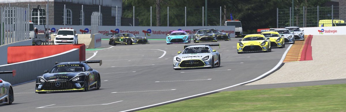 Anoche llegué al top split de la diaria del Mercedes gt3 en Spa de Le Mans Ultimate, y eché de las mejores carreras que he corrido nunca en diarias de cualquier simulador, una pasada.

Desde luego LMU me ha sorprendido mucho, deberíais darle una oportunidad.