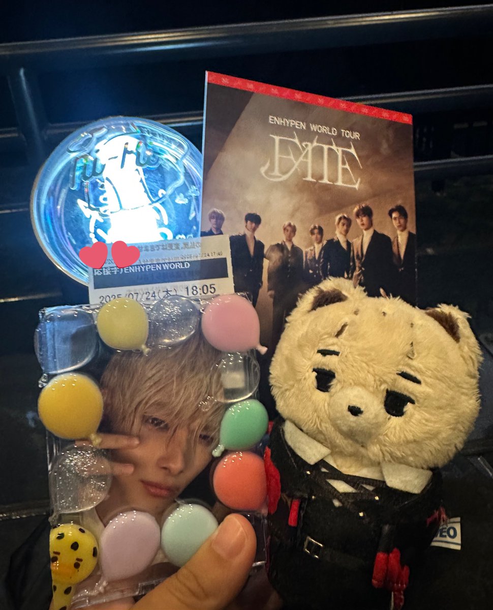 落書き🐥ケースとFATE衣装のピューニちゃんを引き連れて、最終日の最後の回に駆け込みFATE❤️‍🔥
第3セクション何度見ても最高すぎだし、永遠にChaconneの呪縛から抜け出せる気がしない🥹
#ENHYPEN 
#FATE