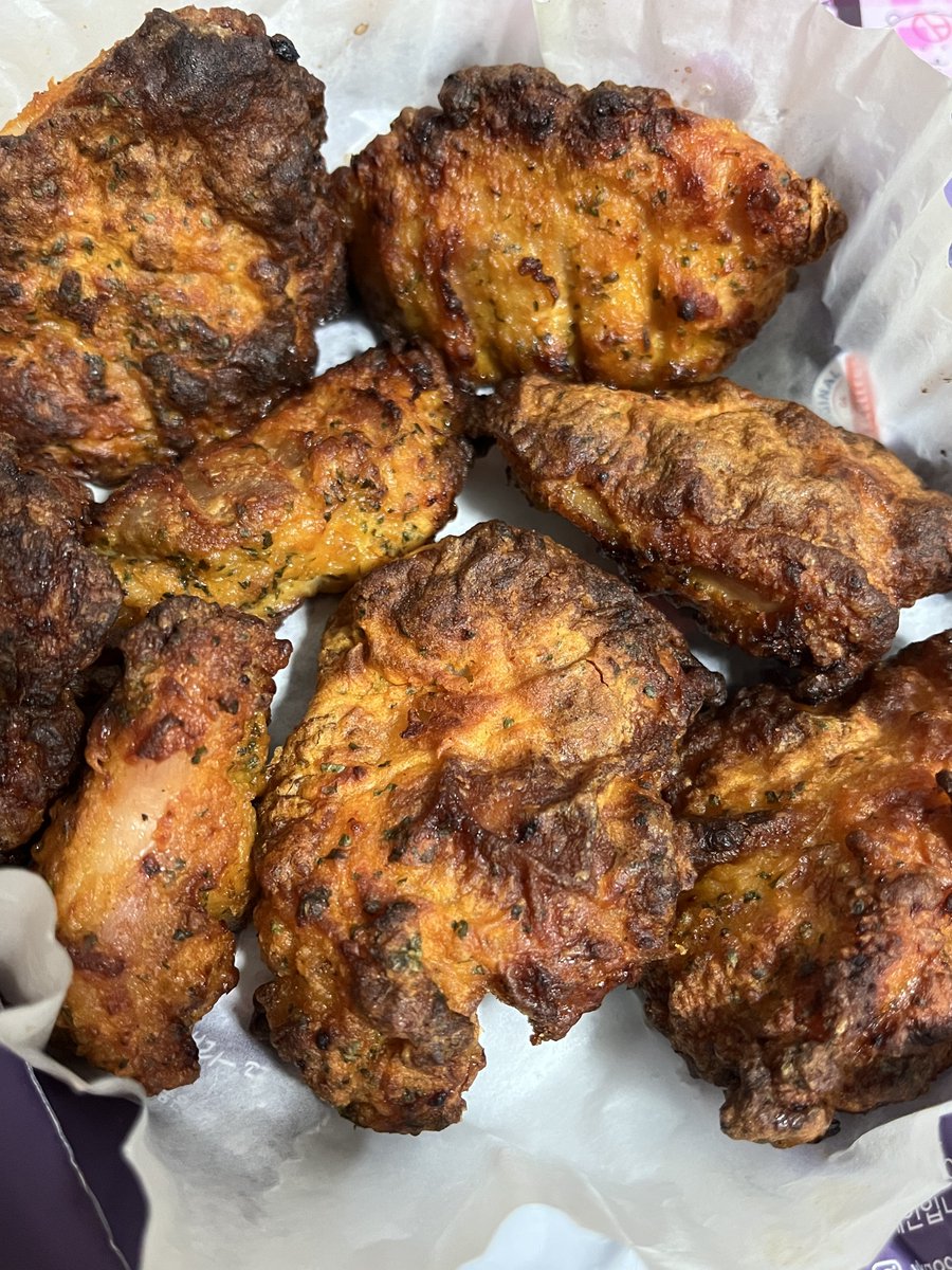 ppilu9's tweet image. 치킨 진짜 좋은게 빵과 달리 냉장고 들어가도 맛과 식감이 변치 않으심  크아아아맛잇어