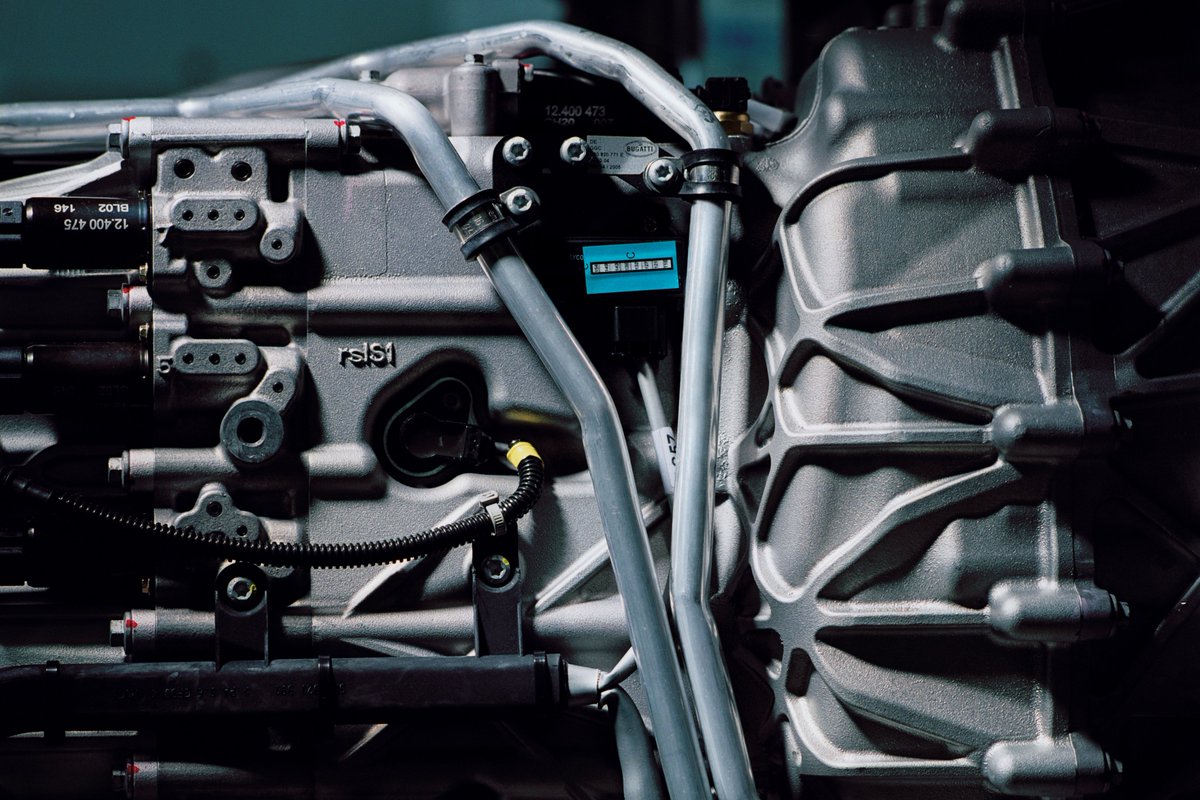 Bugatti's tweet image. 400 km/h by day. Opera by night. The BUGATTI VEYRON was Ferdinand Piëch’s bold vision brought to life – a revolution in engineering.
#BUGATTI #VEYRON
–
bugatti.link/consumption