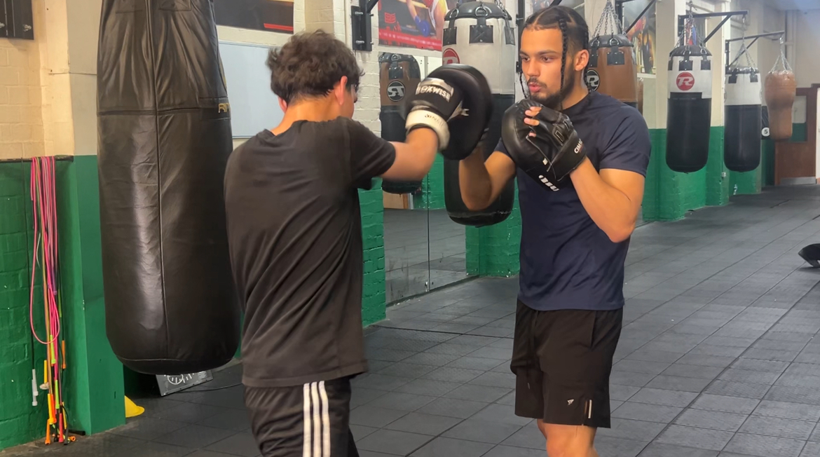 West Midlands Violence Reduction Partnership (@westmidsvrp) on Twitter photo 🚌 60 young people in Birmingham get free bus travel to attend boxing sessions <a href="/patbensonboxing/">Pat Benson Boxing Academy</a> thanks to the #MyTomorrow campaign!
A powerful step towards empowerment, inclusion & brighter futures
Read more: ow.ly/4HXa50Wuxyq
#YouthVoice #ViolencePrevention 🚌 60 young people in Birmingham get free bus travel to attend boxing sessions <a href="/patbensonboxing/">Pat Benson Boxing Academy</a> thanks to the #MyTomorrow campaign!
A powerful step towards empowerment, inclusion & brighter futures
Read more: ow.ly/4HXa50Wuxyq
#YouthVoice #ViolencePrevention