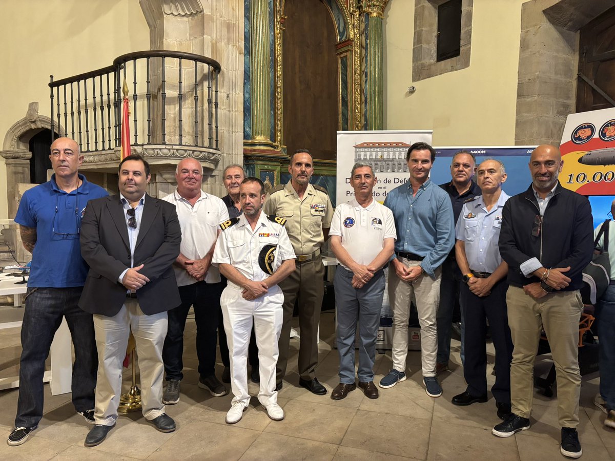 🛩️ Probamos el simulador de vuelo del avión A400M del Ejército del Aire español.

👉 Esta máquina, con un asiento real y mandos asociados, está diseñada para ofrecer una experiencia inmersiva lo más real posible. 

🗓️ Hasta el sábado 26 en la Colegiata de Juan Bautista.