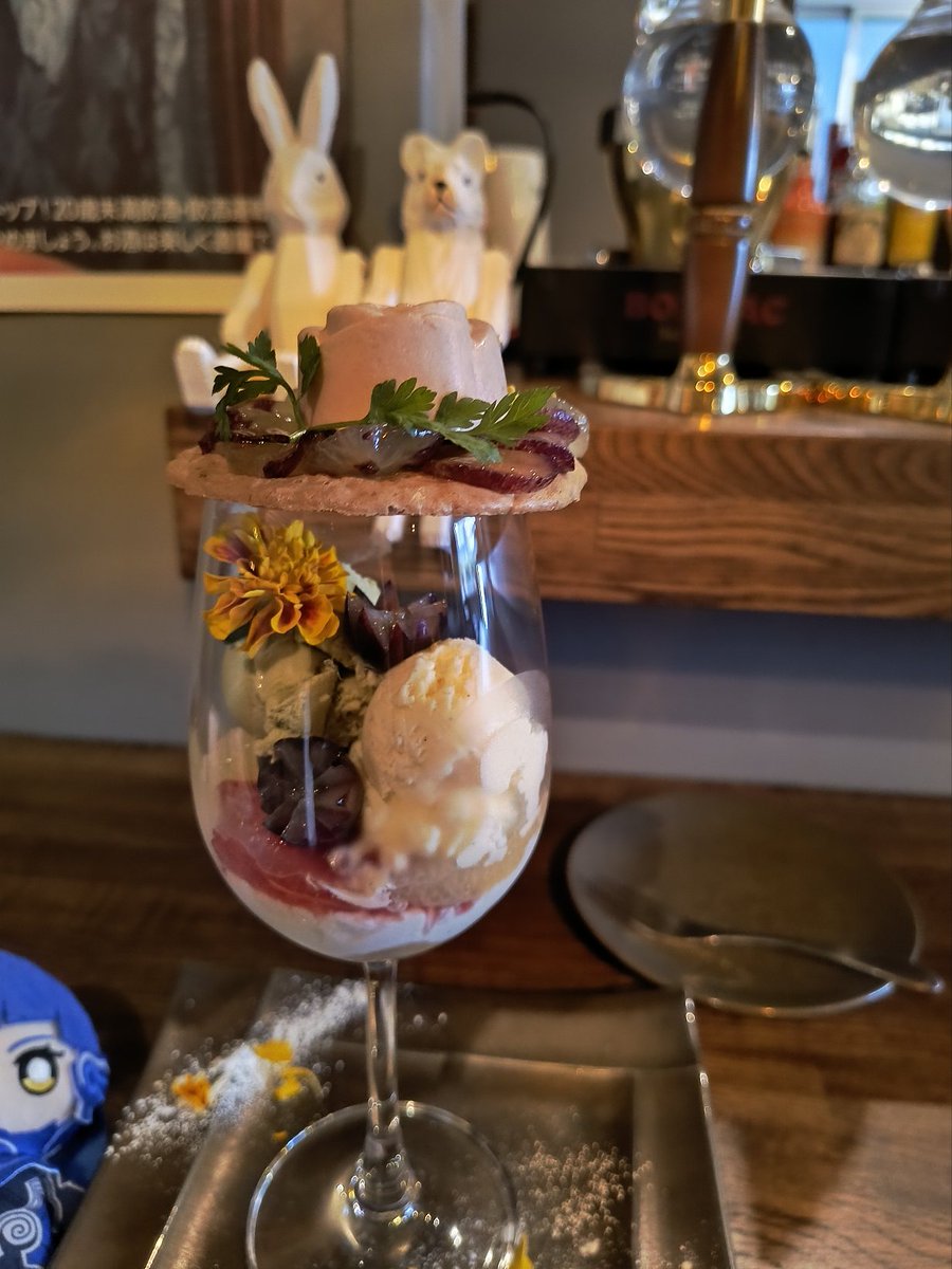 tukikagami's tweet image. 🌃🍨と🍛。
昼でも夜パフェが食べられたらいいのにと思ったけど、食いしん坊には昼だと足りないかも