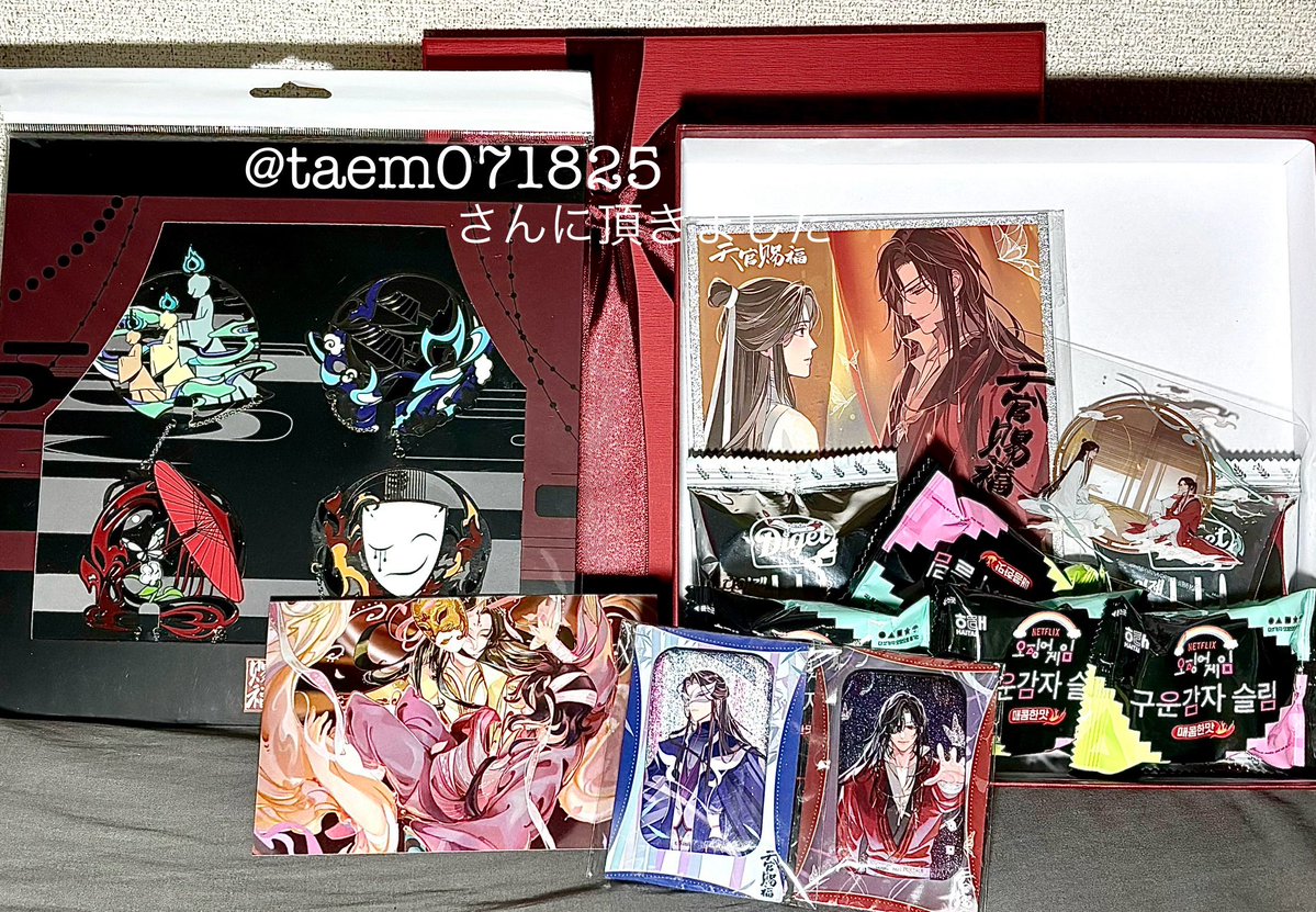 ouno_e's tweet image. 韓国のお友達(#taem071825) がコラボカフェに遊びに行って、お土産を送ってくれたよ〜‼️‼️
四大害の栞のデザイン素敵だなぁと思ってたから入手出来て嬉しい🎶
グッズやお菓子も大喜び🎶🎶
※お菓子はすぐさまひとつ食べました