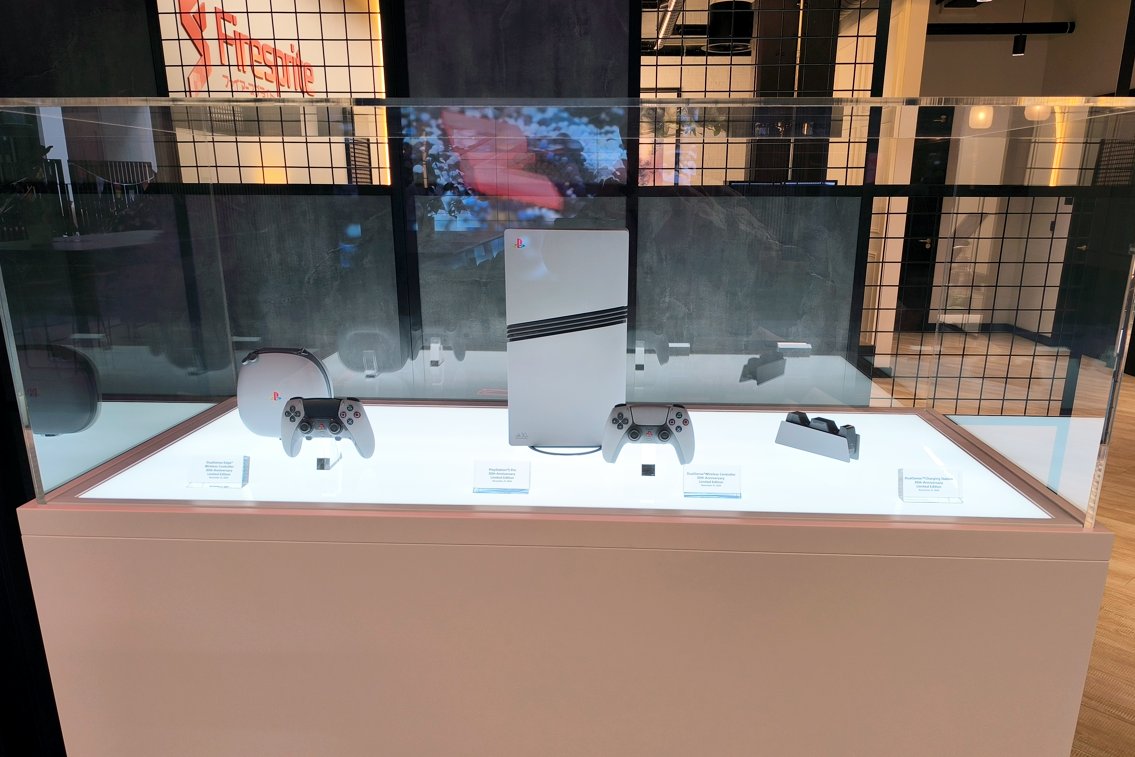 FirespriteGames's tweet image. 🤩 Check out our Studio's new PlayStation 5 Pro 30th Anniversary Limited Edition display!