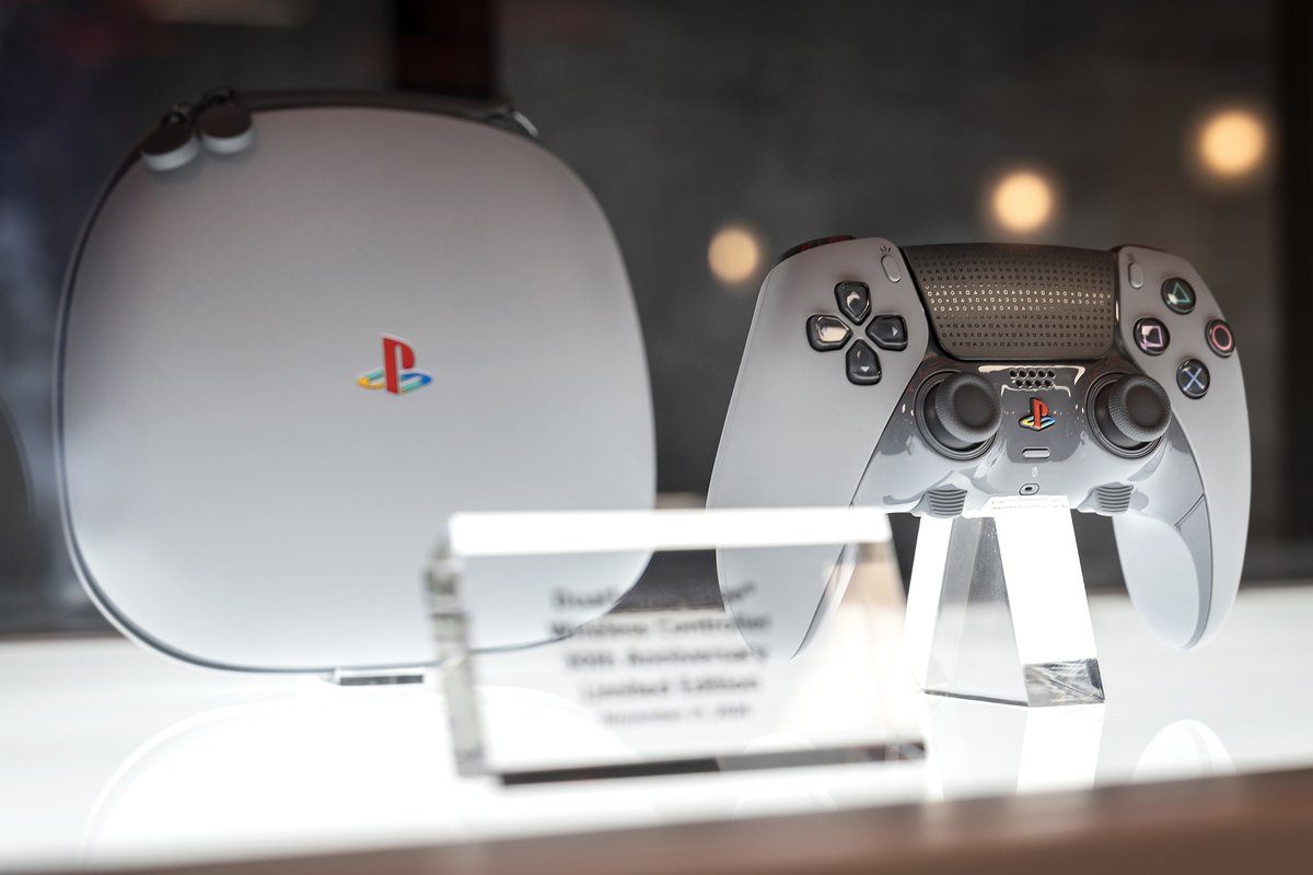 FirespriteGames's tweet image. 🤩 Check out our Studio's new PlayStation 5 Pro 30th Anniversary Limited Edition display!