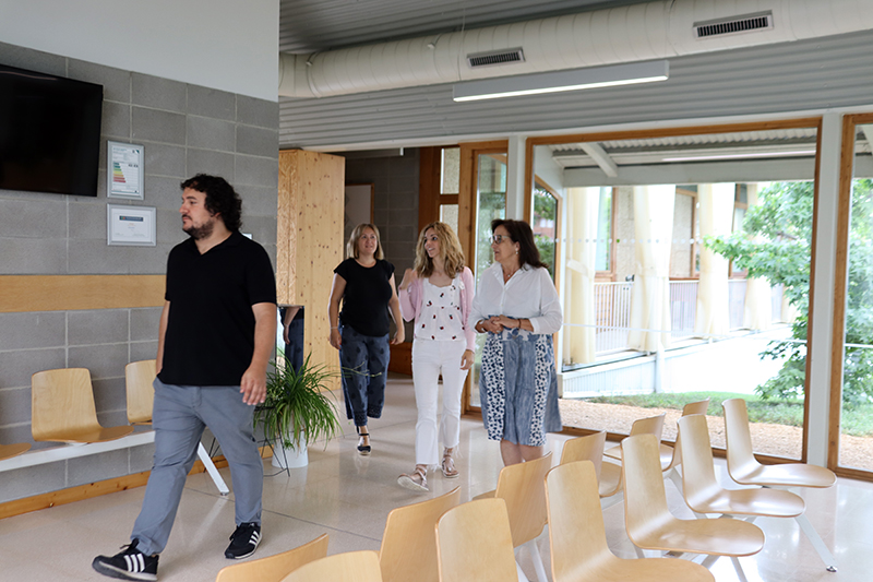 Avui hem rebut la visita de la Delegada del Govern a la Catalunya Central, Èlia Tortorelo, a la seu d’Osonament. Hem compartit els nostres serveis i projectes, com el futur model d’habitatge per apropar recursos al sud de la comarca. Moltes gràcies!
+osonament.cat/la-delegada-de…