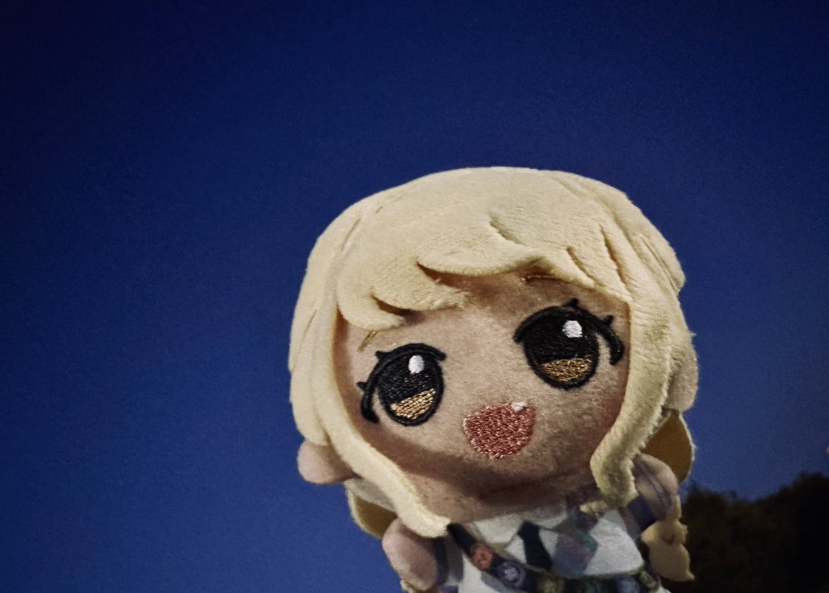 AbarthHi49903's tweet image. #初星学園ぬいぬい部
最近体力不足を感じ始め、まずは散歩からということで…
長女ことねさんとお散歩してきました
普段はみんなでお出かけですが、このお散歩は順番でということになりました
あ、プロデューサー
あれ見てください!