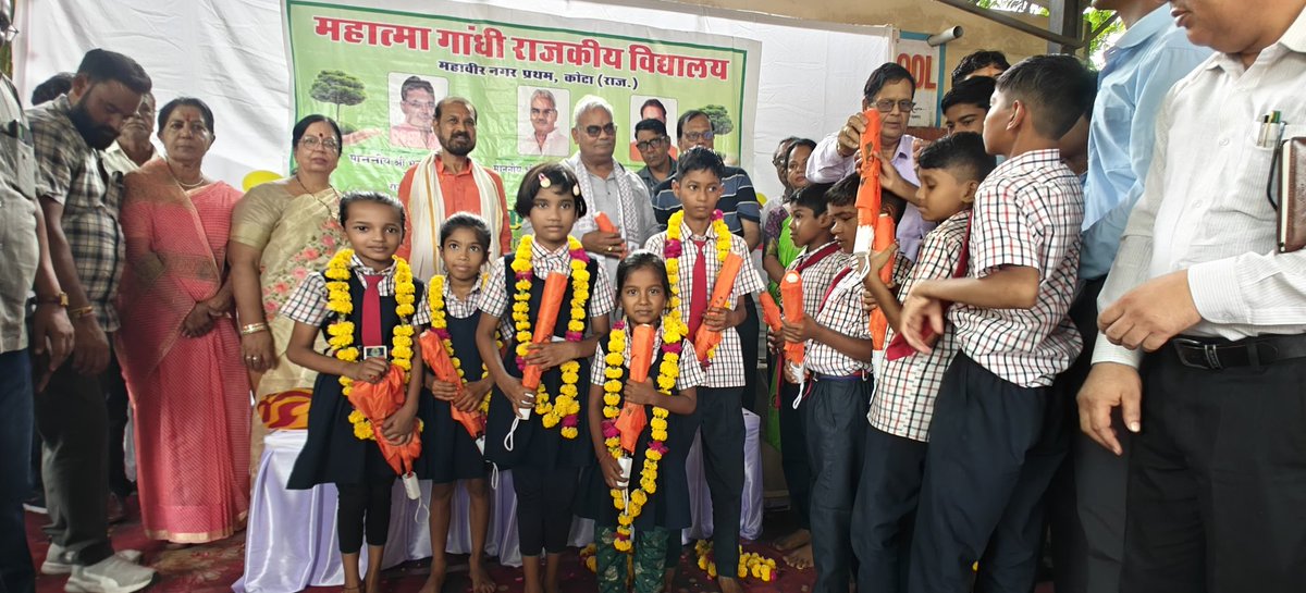 madandilawar's tweet image. राजकीय उच्च माध्यमिक विद्यालय सुभाष नगर कोटा में 80% से अधिक अंक प्राप्त करने वाले मेधावी विद्यार्थियो का सम्मान किया।
इस अवसर पर 19.14 लाख रुपए राशि की लागत से बनाए गए 2 नए कक्षा कक्षो का लोकार्पण किया।
विद्यालयों का ढांचागत विकास एवं उत्तम शिक्षा मेरी प्राथमिकता है।