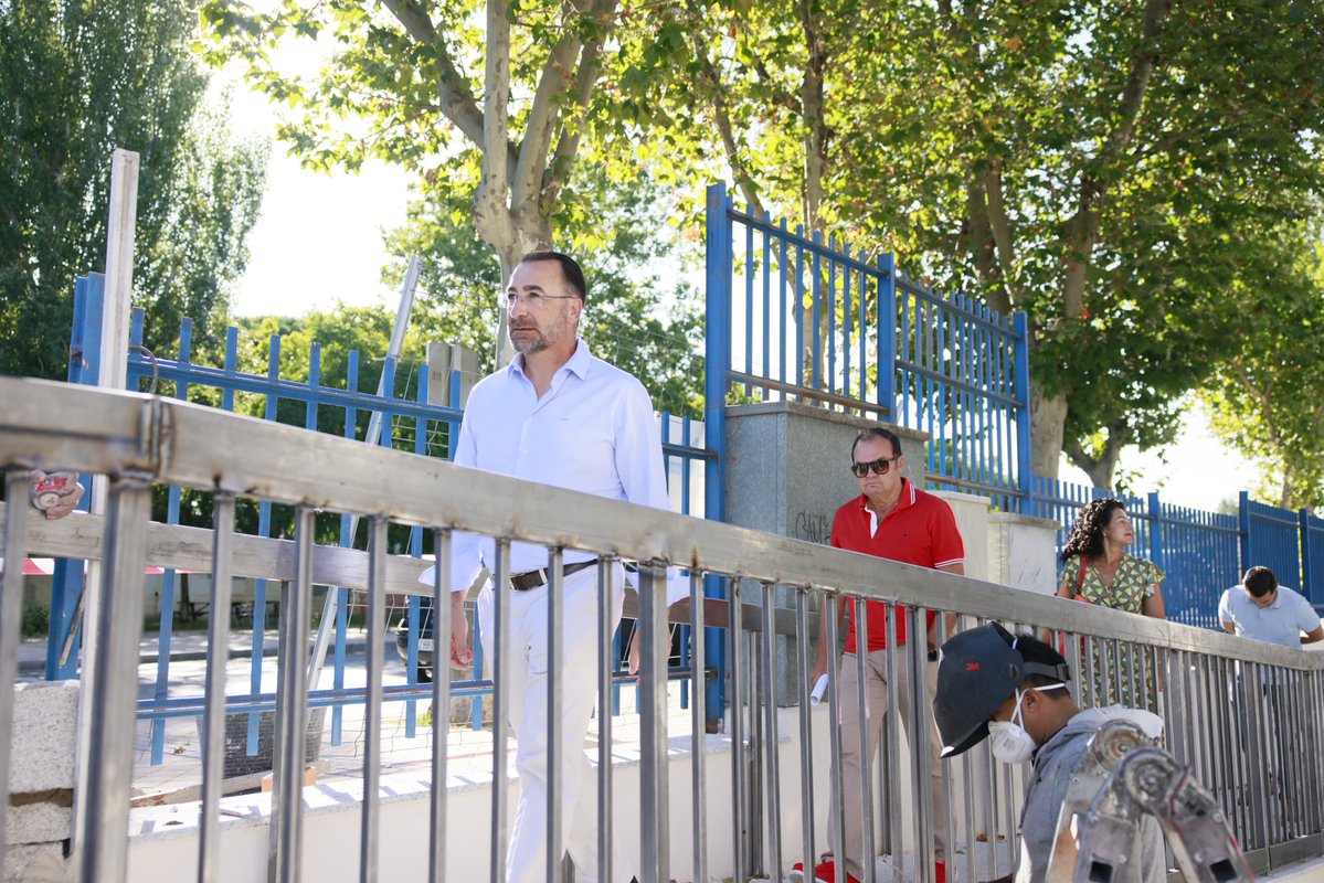 AytoColmenar's tweet image. 🚧🏫 El Ayuntamiento construye una nueva rampa en la entrada del CPB Fuentesanta de #ColmenarViejo
♿️ Mejora de la accesibilidad para todos los alumnos
🚛 Mejor acceso de mercancías y reparto
💰 Presupuesto alrededor de 40.000 euros
