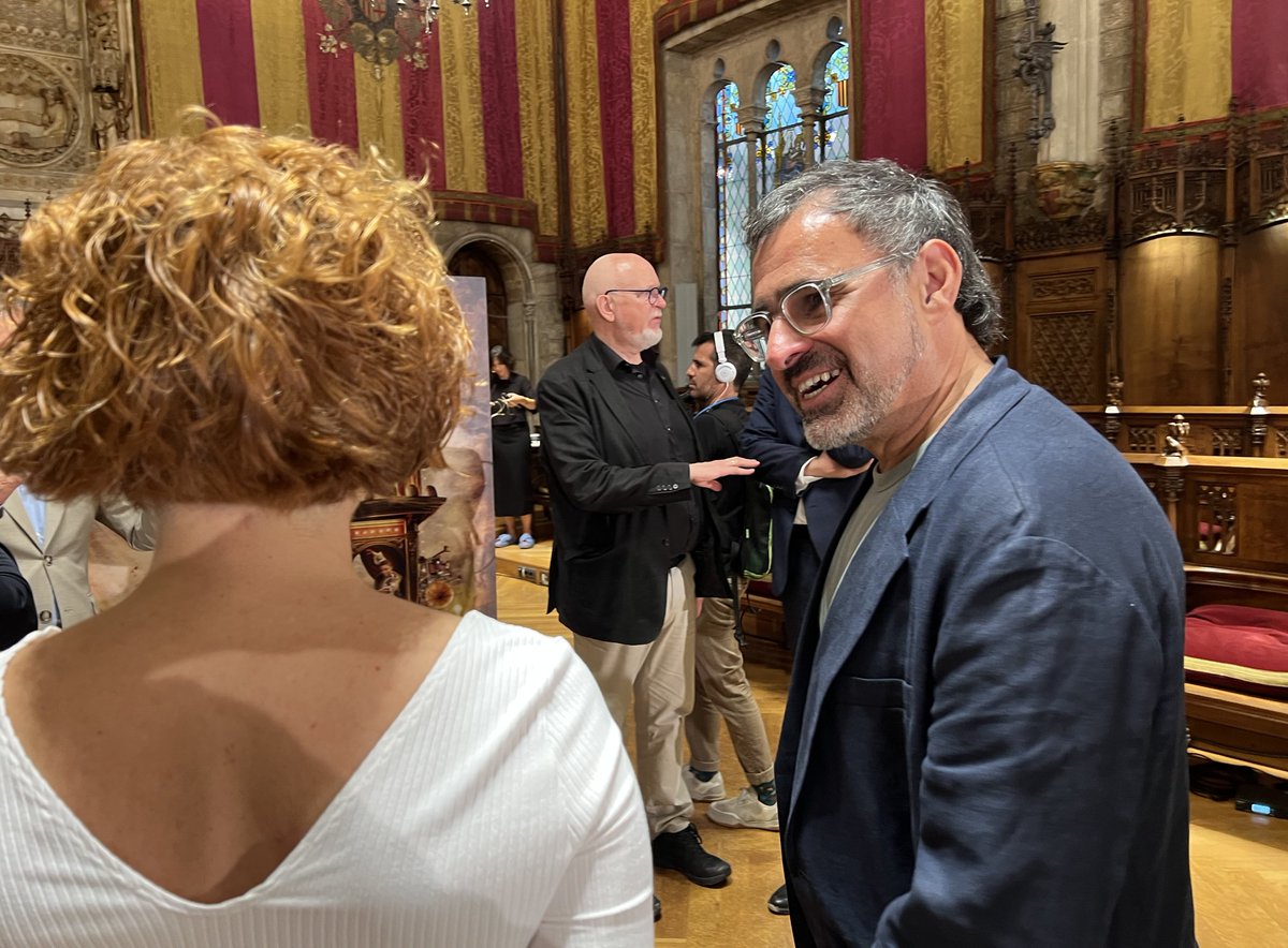 ERCbcn's tweet image. 🎭 Emma Vilarasau, pregonera de #LaMercè 2025! Una veu potent, estimada i compromesa amb la cultura del país.
🎪 I cartell de @Lluisdanes, que ens porta un carro de firaires per anunciar la festa major de la ciutat.
Què et sembla la tria? Et llegim! 👇