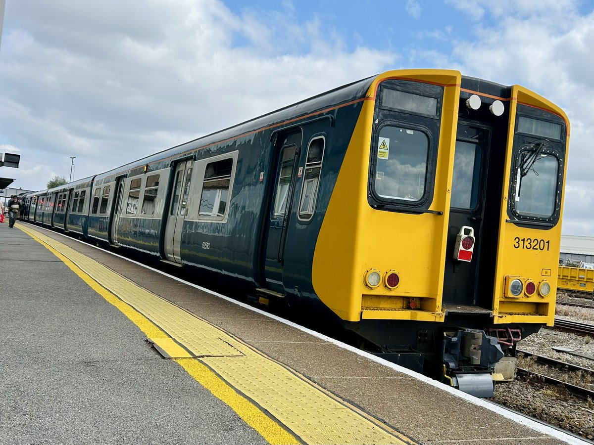lukehouse313's tweet image. 313201 Returns At Eastleigh Being Dragged To Derby