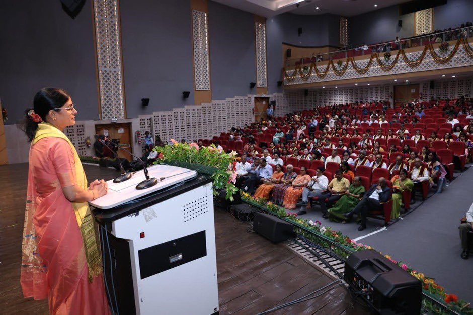 MoHFW_INDIA's tweet image. #HealthForAll
Union Minister of State for Health & Family Welfare and Chemicals & Fertilizers, Smt. @AnupriyaSPatel graces the Annual Convocation Ceremony of Lady Hardinge Medical College @DirectorLHMC
As an institution, Lady Hardinge Medical College has stood for women…