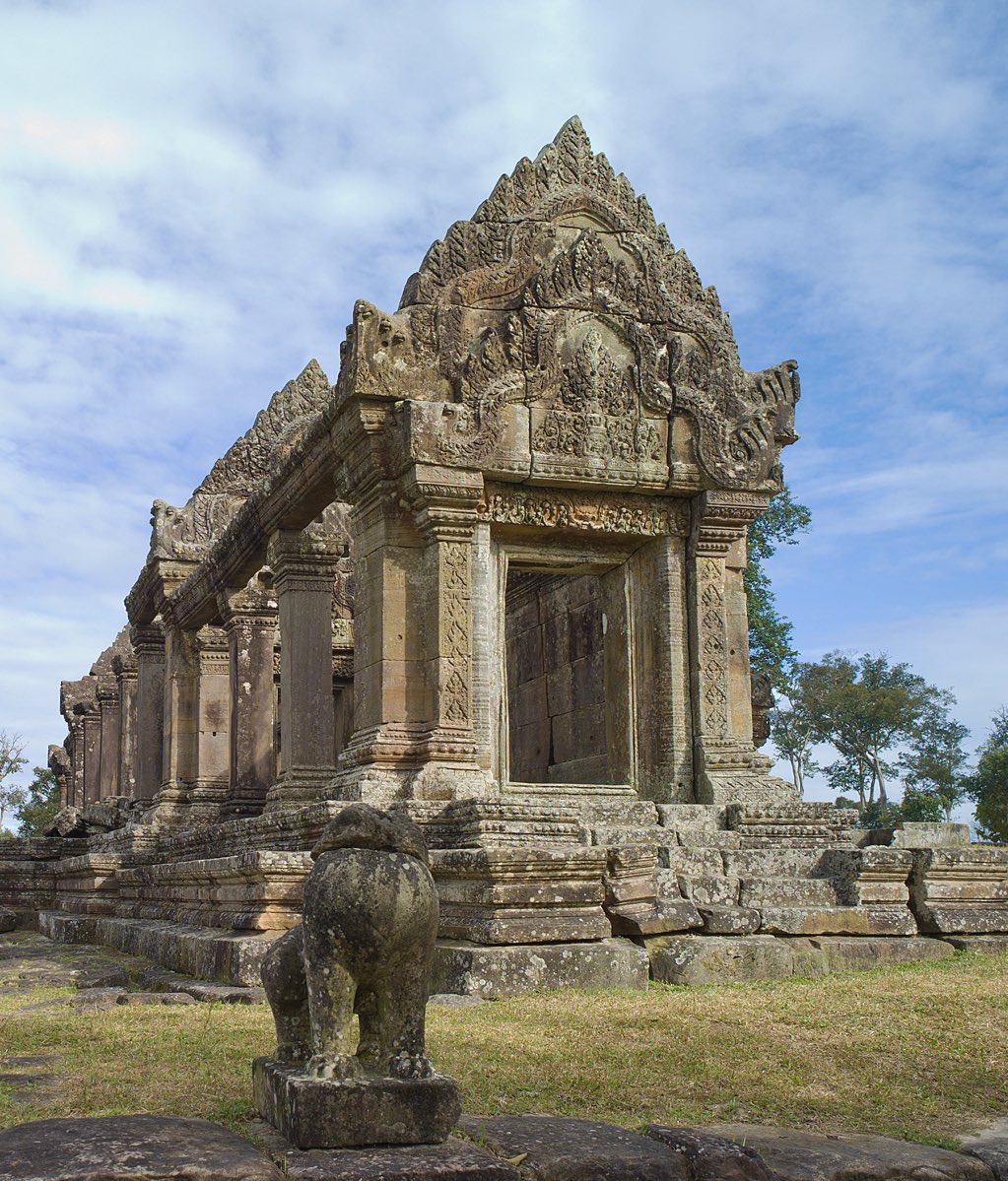 Indo__Aryan's tweet image. Thailand and Cambodia clash over the 11th century Hindu Preah Vihear Shiva temple