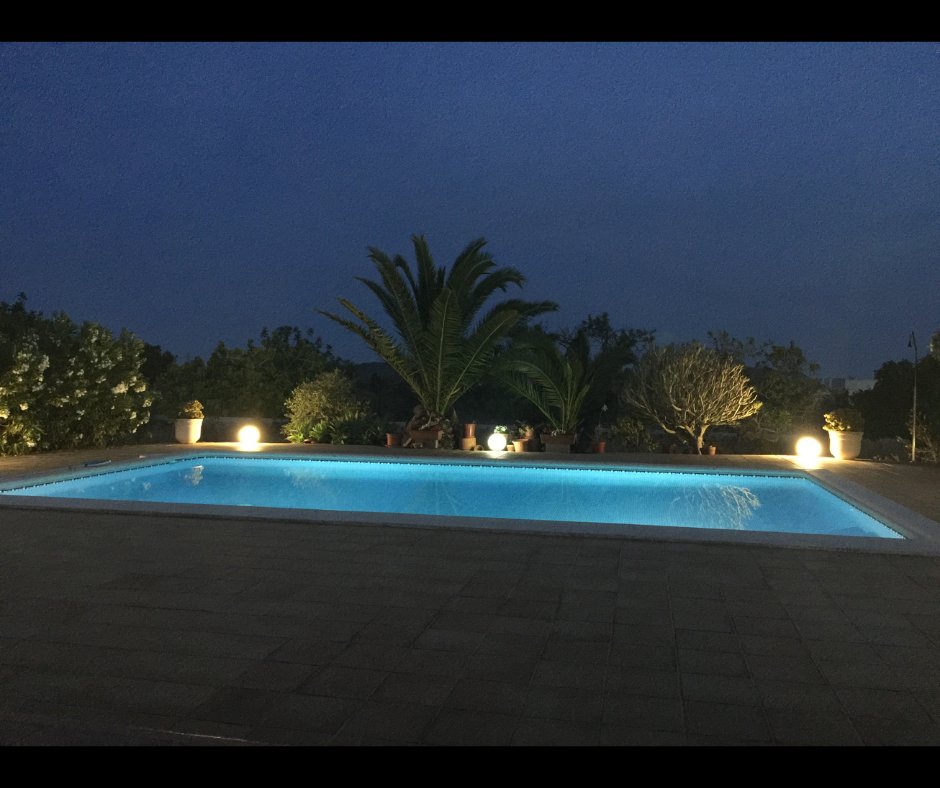 Jump into the deep end, go on

#stepoutsideyourcomfortzone #Summer #PublicSpeaking #Presenting #Pitching #Confidence #CareerSuccess #Impact #Presence #Oomph #SpeakingTips