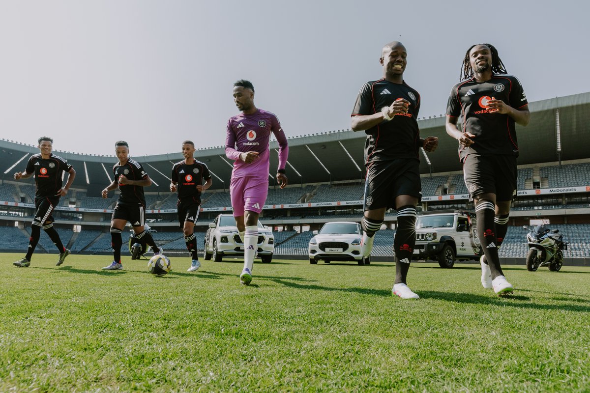 Suzuki_ZA's tweet image. Esgodini to the streets of South Africa, we move together. Suzuki stands with the players who rise, grind, and conquer.
This is for the fans, the family, the flag - EzikaMagebhula, driving greatness on and off the pitch. #SuzukiSA #SUZUKIxOP #OnceAlways